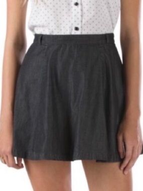 NWOT Vans Banquet Skater Skirt Size Medium Light Black/Charcoal
